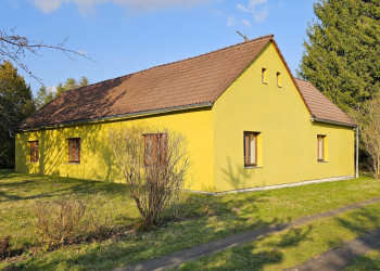 Prodej rodinného domu v Hranicích - Trpnouzi s velkými pozemky.